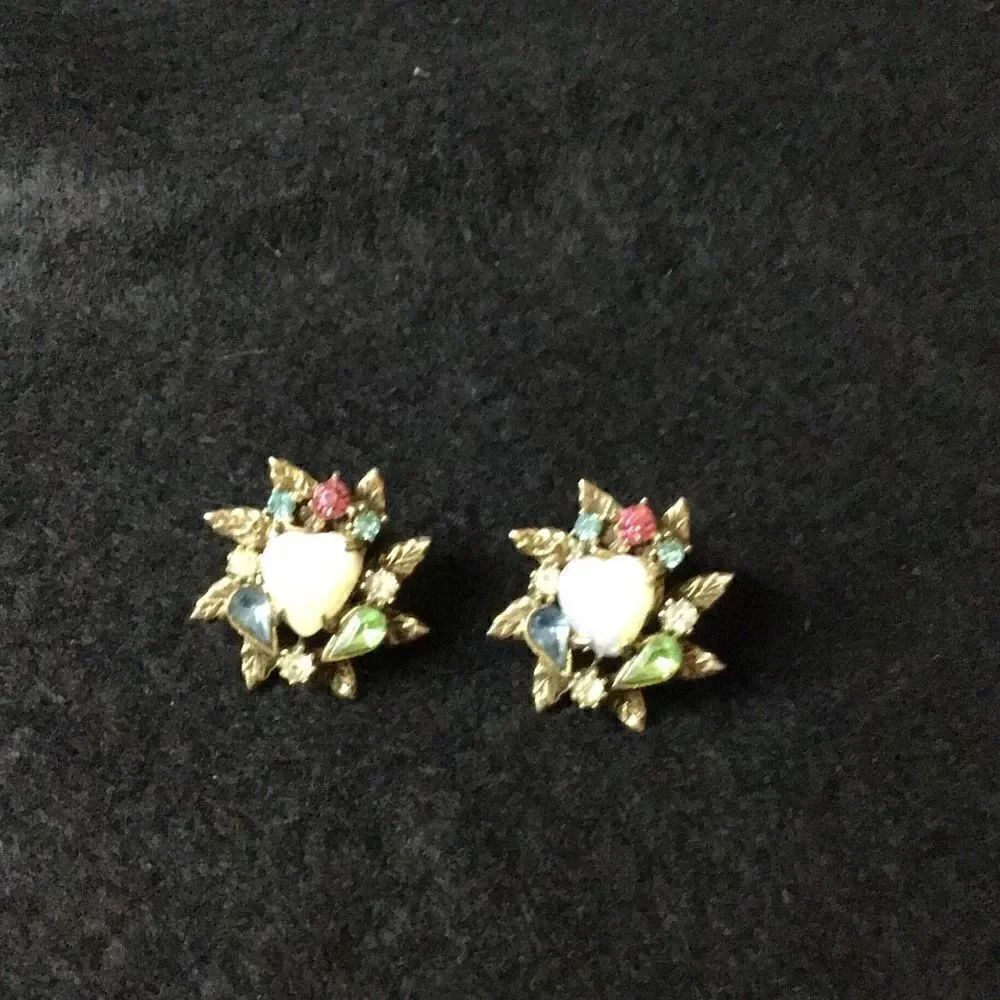 Vintage screw posts earrings opulent heart surrounded by multi colored stones